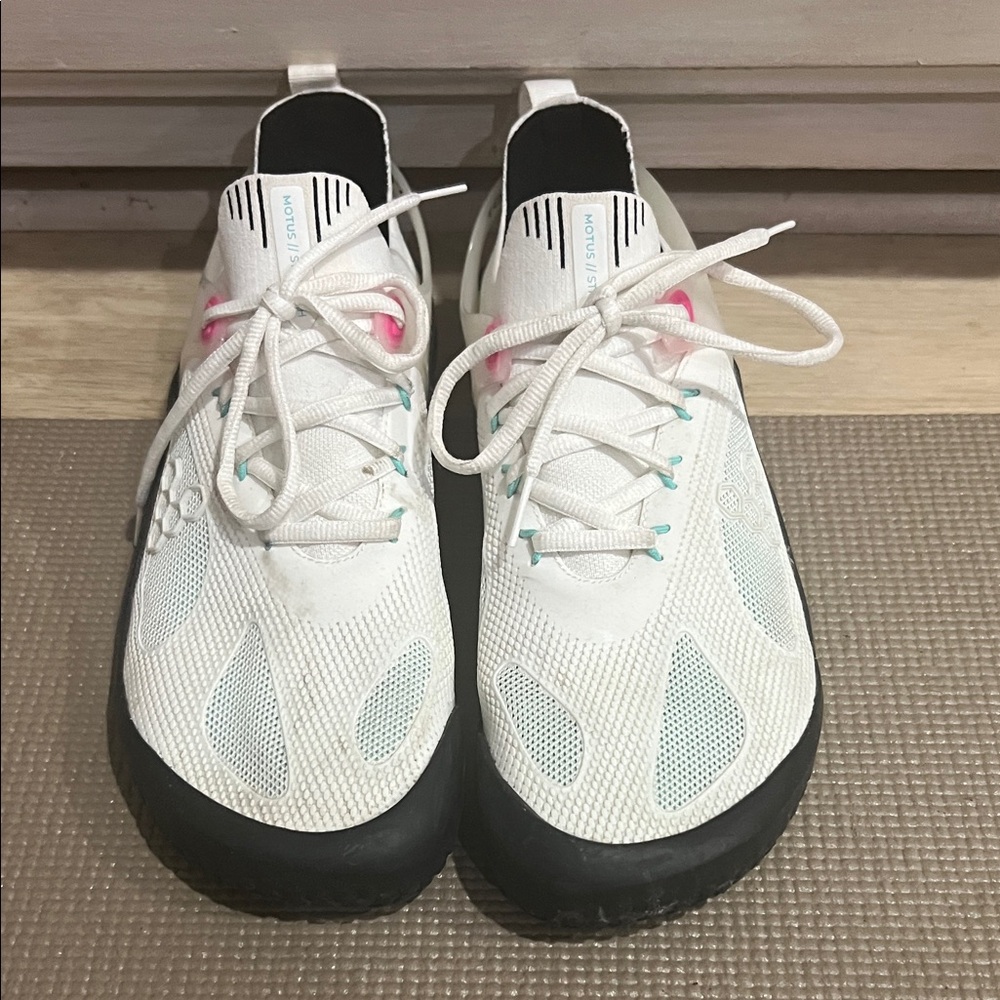 Vivo Barefoot Motus Strength